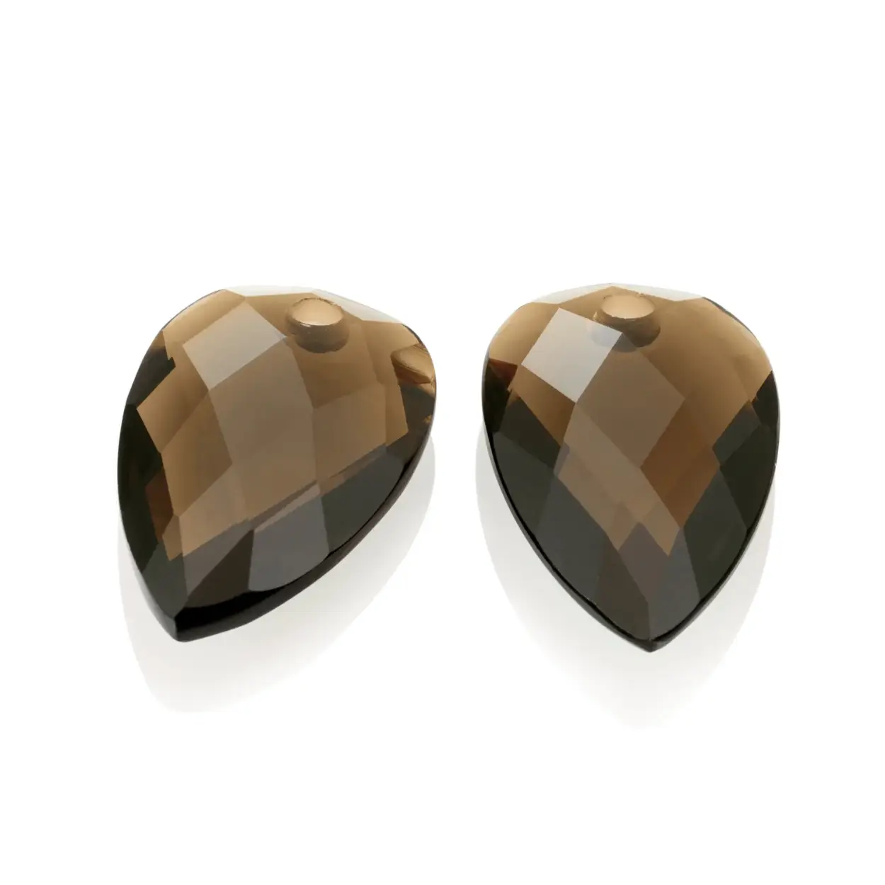 Sparkling Jewels biedt een kleurrijke collectie door het gebruik van de fijnste edelstenen. De gefacetteerde Smoky Quartz Blossom oorstenen zijn perfect om te combineren met verschillende oorbellen.