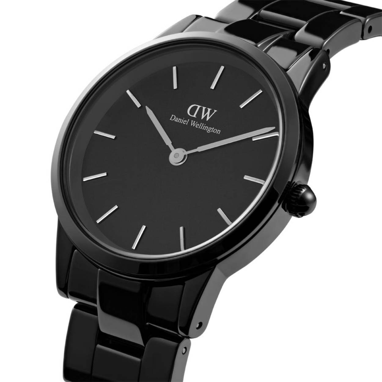 De iconic Ceramic is het eerste model van daniel Wellington dat gemaakt is van Keramiek.
Dit prachtige horloge is stijlvol en modern met een klassieke finesse. Keramiek is kleurvast maar kan bij vallen of heel hard stoten stukjes verliezen.