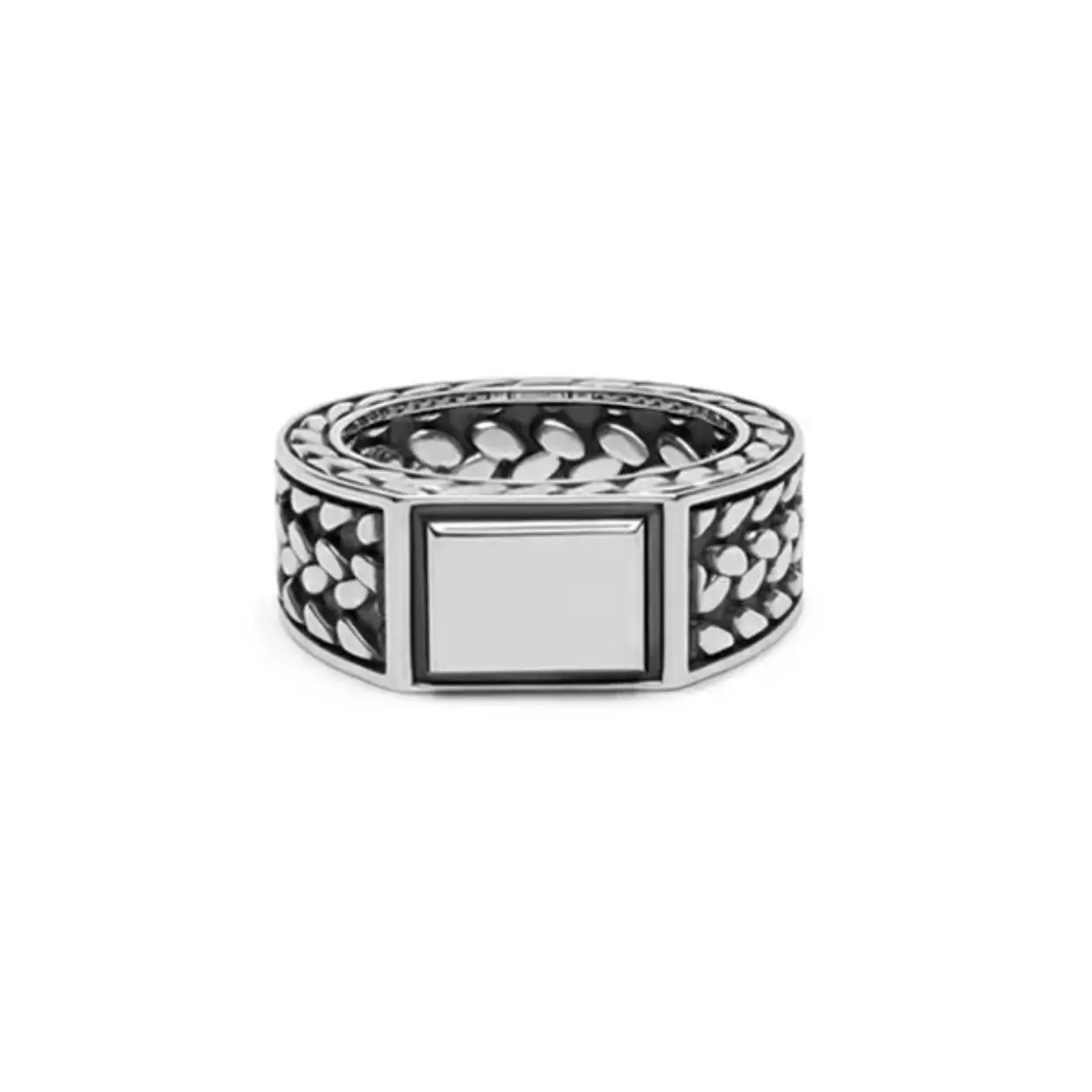 Deze stoere en solide zilveren zegelring van Buddha to Buddha uit de nieuwe Julius serie, is een handgemaakte echt zilveren ring. Deze stoer vormgegeven signet ring heeft een gevlochten design met aan de bovenkant een glad plaatje waarop een gravure gezet kan worden. Het Buddha to Buddha logo is aan de binnenkant van de ring geplaatst. De ringen zijn goed te combineren met de andere sieraden uit de Buddha to Buddha sieradencollectie. Doordat de Buddha ring tussen de schakels geoxideerd is, geeft dit een heel speciaal robuust effect. De Julius Signet ring van Buddha to Buddha is mooi te combineren met de Julius armband.