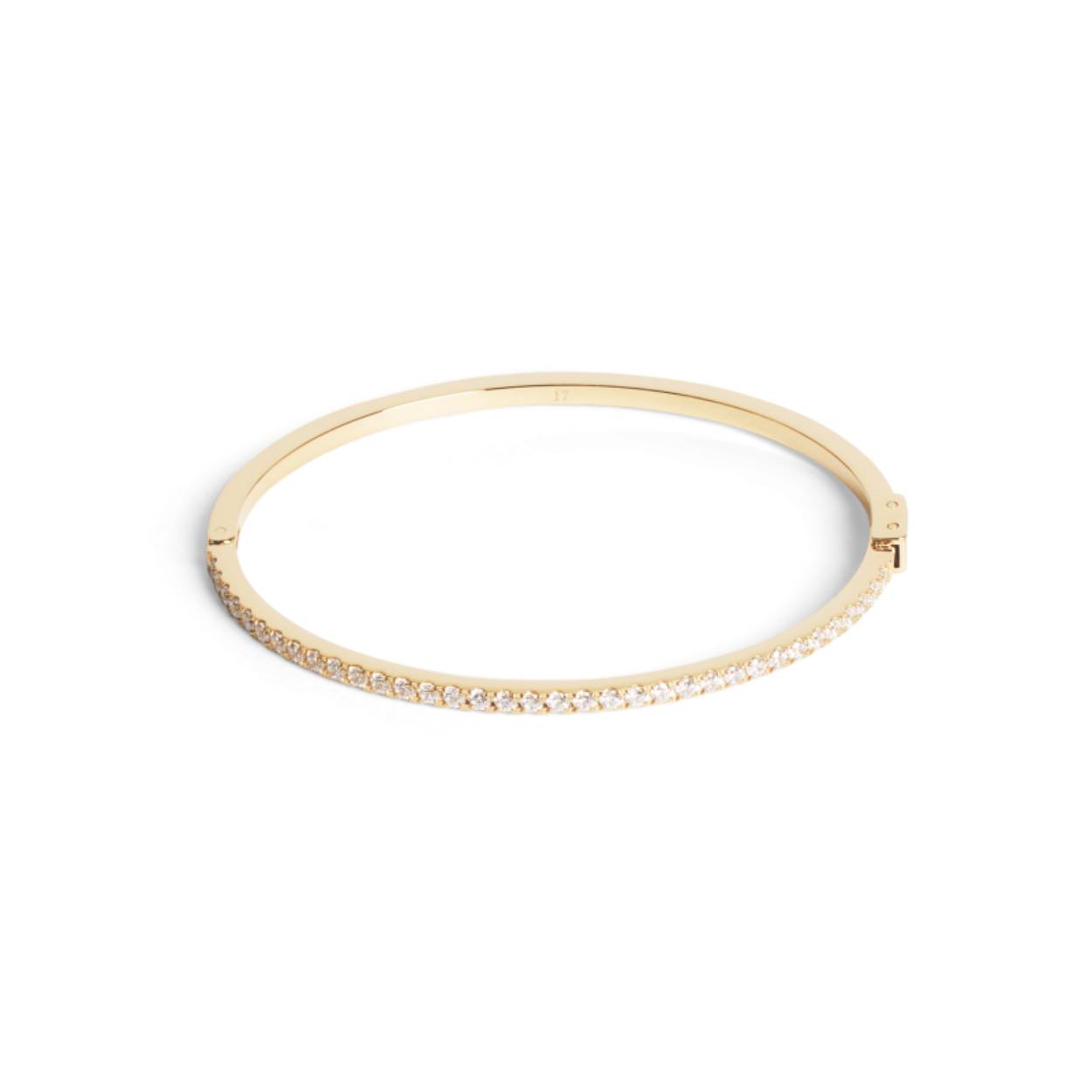 Deze Coeur de Lion 0146/32-1816 Eternal Love bangle met zirkonia's is een verfijnde armband die beschikbaar is in een lengte van 17 cm en 19 cm. Deze prachtige creatie is speciaal ontworpen voor dames die houden van een subtiele, maar toch opvallende uitstraling.

Met zijn glanzende goudkleurige plating en sprankelende zirkonia's, straalt deze bangle een tijdloze elegantie uit. De armband is afgewerkt met een glanzende laag, waardoor het een duurzame en stijlvolle keuze is voor elke gelegenheid.

De scharniersluiting zorgt voor een veilige en comfortabele pasvorm, terwijl de smalle breedte van 2 mm een verfijnde en delicate uitstraling biedt. Deze armband is perfect te combineren met andere sieraden of om solo te dragen voor een subtiele glans.

Belangrijke kenmerken van de Coeur de Lion 0146/32-1816 armband zijn:

Goudkleurige plating voor een luxe uitstraling
Sprankelende zirkonia's voor extra schittering
Scharniersluiting voor een veilige pasvorm
Verkrijgbaar in de lengtes 17 cm en 19 cm, ideaal voor de meeste polsen

Laat je betoveren door de veelzijdige schoonheid van deze armband en voeg een vleugje elegantie toe aan je sieradencollectie.
