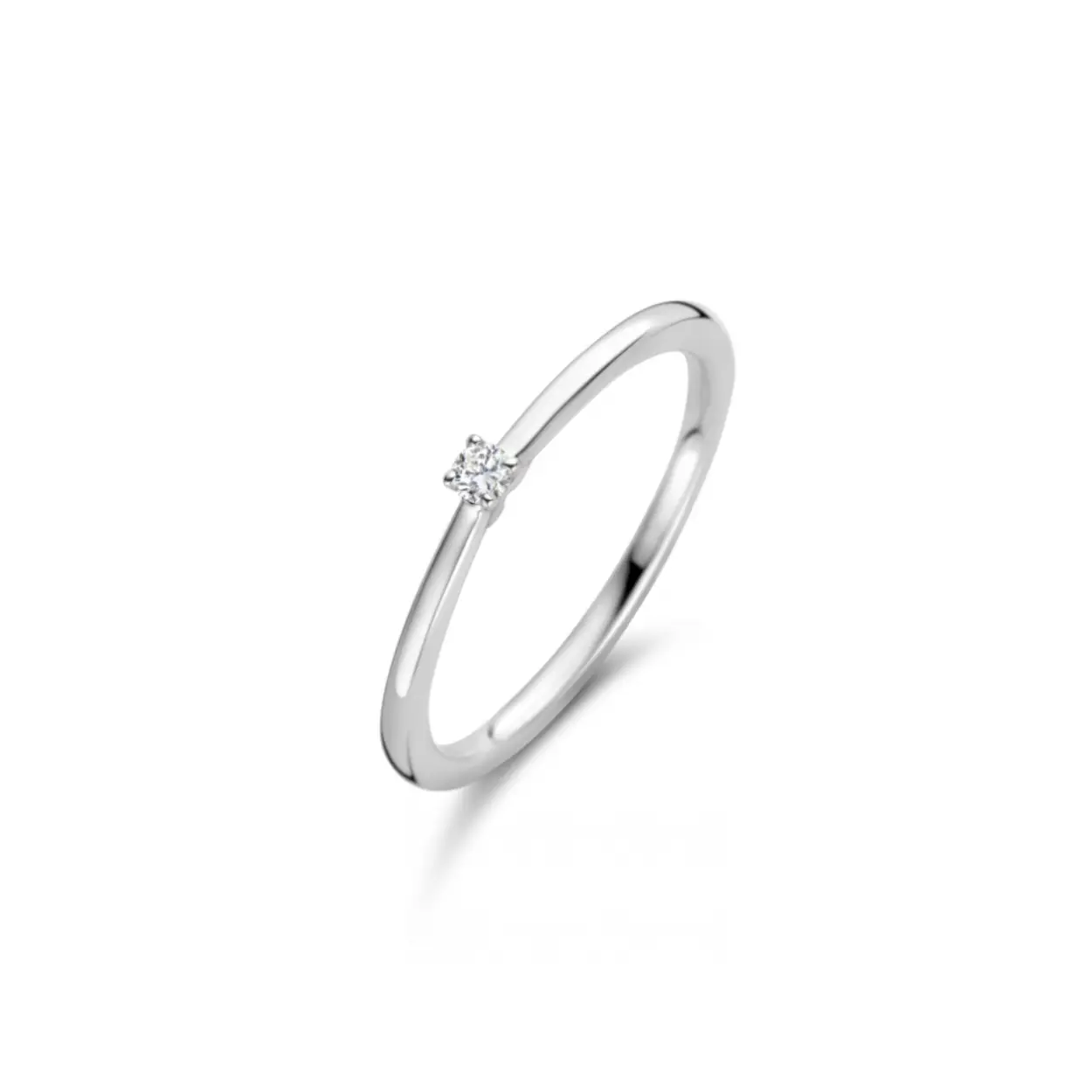 Madrid heeft een 0.05 crt briljant geslepen diamant in de kwaliteit H/Si. Uitgevoerd in 14 karaats geelgoud met een witgouden 4 poots zetting.