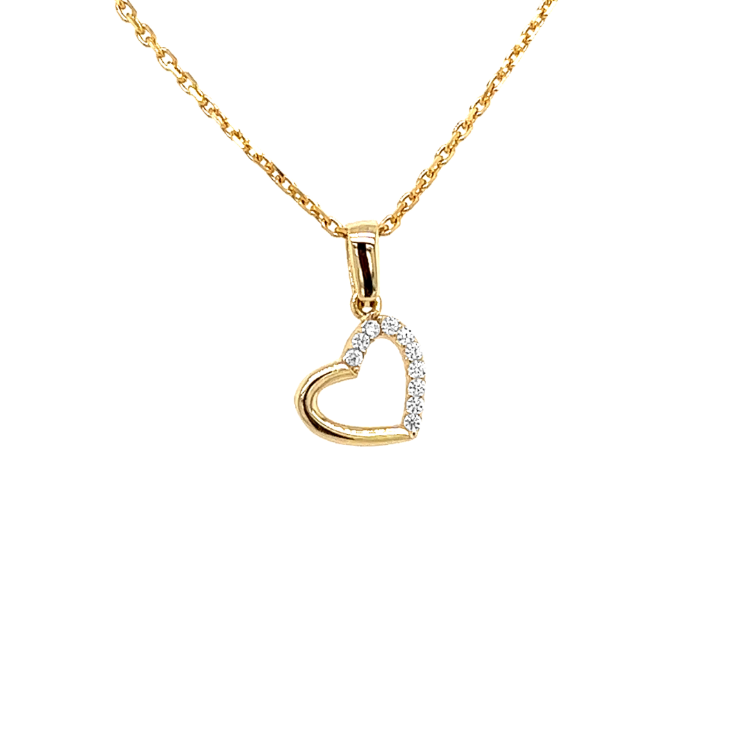 Deze geel gouden hanger is onwijs leuk! Een hartje heeft altijd een speciale betekenis en staat symbool voor de liefde. Bij dit hangertje wordt de betekenis nog net iets specialer door de briljant geslepen zirkonia steentjes.

Note: het kettinkje hoort niet bij de hanger, deze is enkel gebruikt voor de foto.