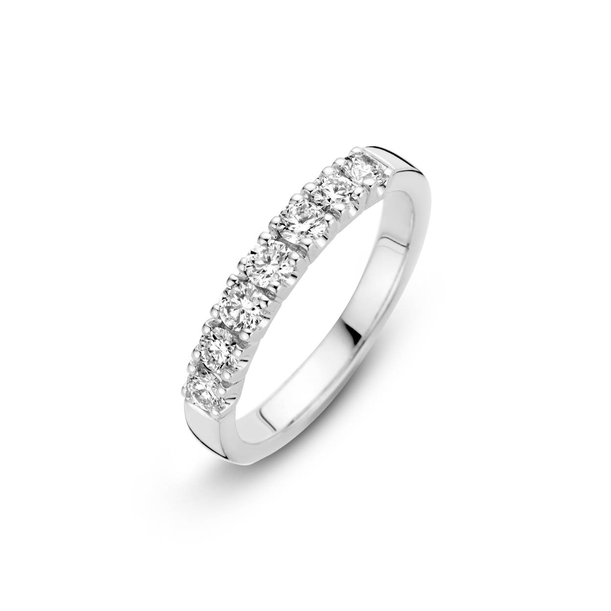 7 prachtige briljanten in de MEMOIRE ring, draagbaar elegant en schitterend, door de lage zetting weinig kwetsbaar, heel mooi alleen te dragen of in combinatie met aanschuifringen. Set te completeren met hanger armband en oorringen.
Ook kunnen er diamanten worden bijgeplaatst.

Leverbaar in geel- en witgoud