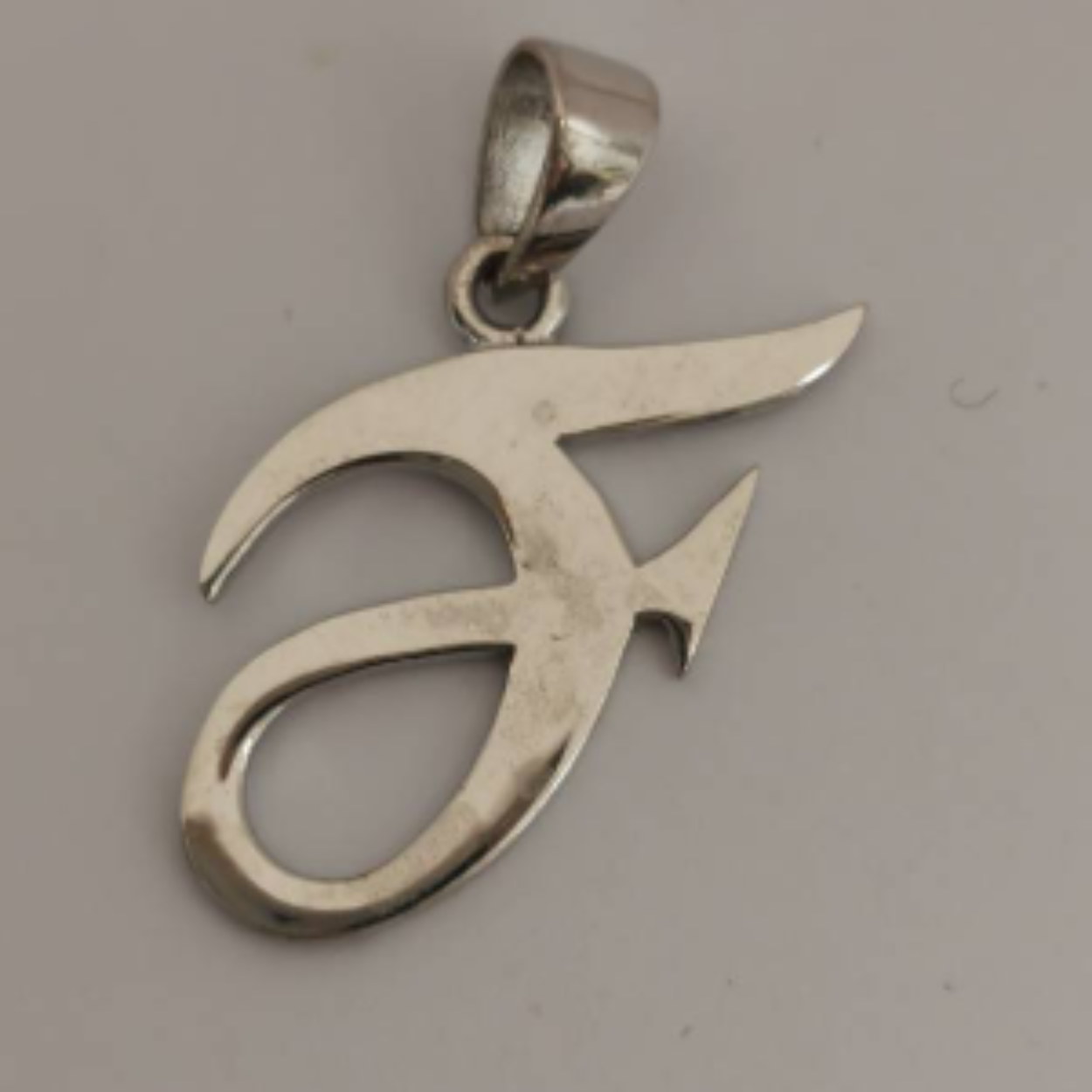 Zilveren hanger letter F 