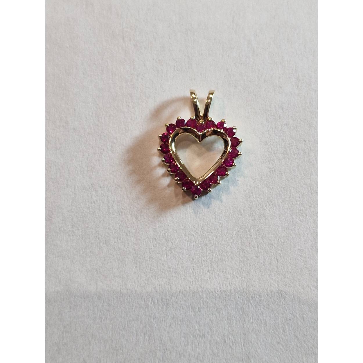 14k geelgoud hart hanger met robijn