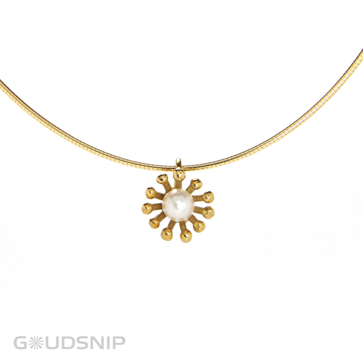Deze bijzondere hanger is ontworpen en vervaardigd in ons atelier. 

De hanger is exclusief collier