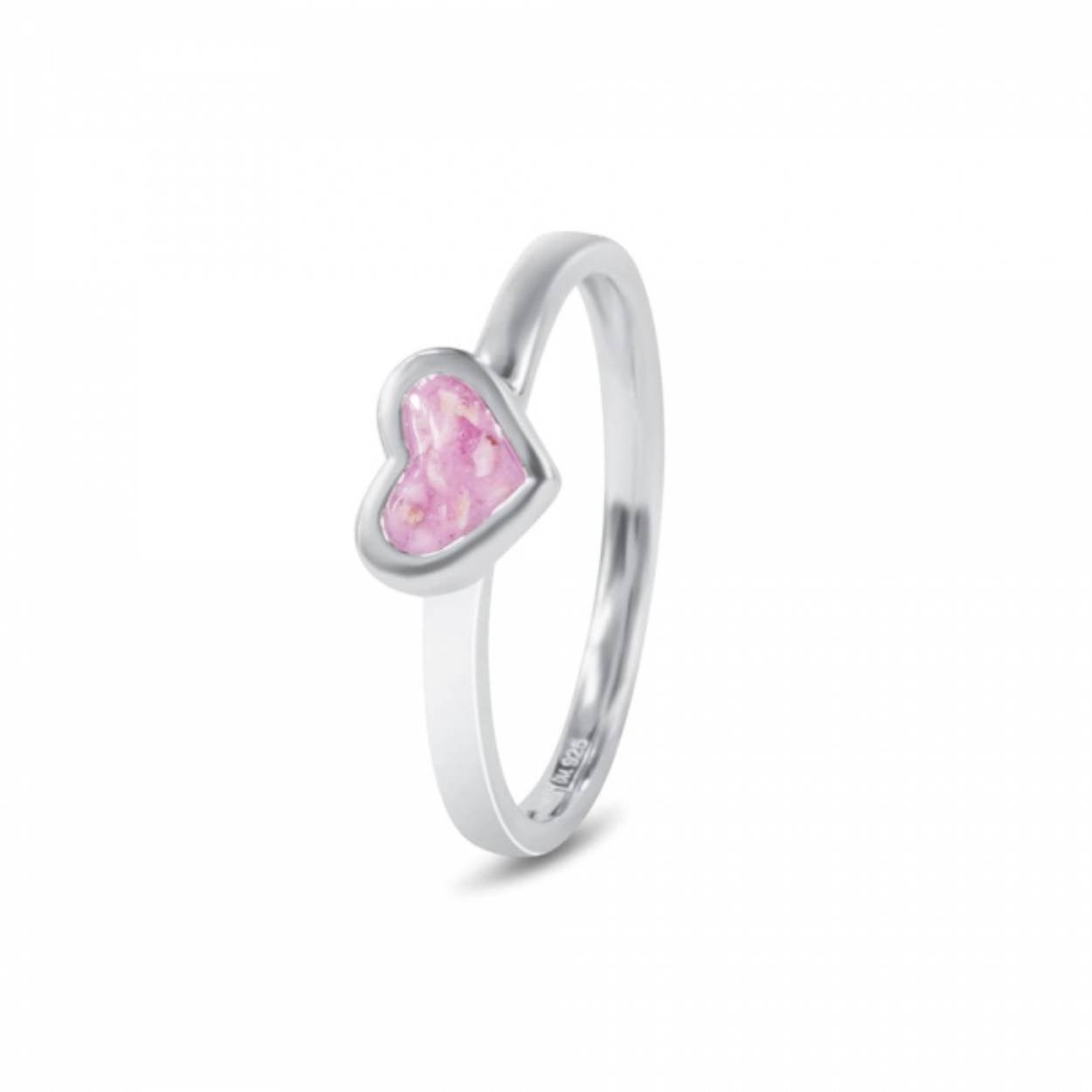 Zilveren ring, hart. Dit sieraad wordt zichtbaar aan de voorkant gevuld met as en wordt vermengd met onze speciale hars. 