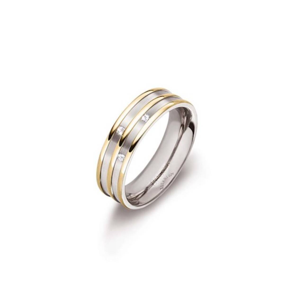 Boccia titanium ring met geelgoud vergulde banen. 0151-02 
maat 54 en verkrijgbaar in diverse andere maten.