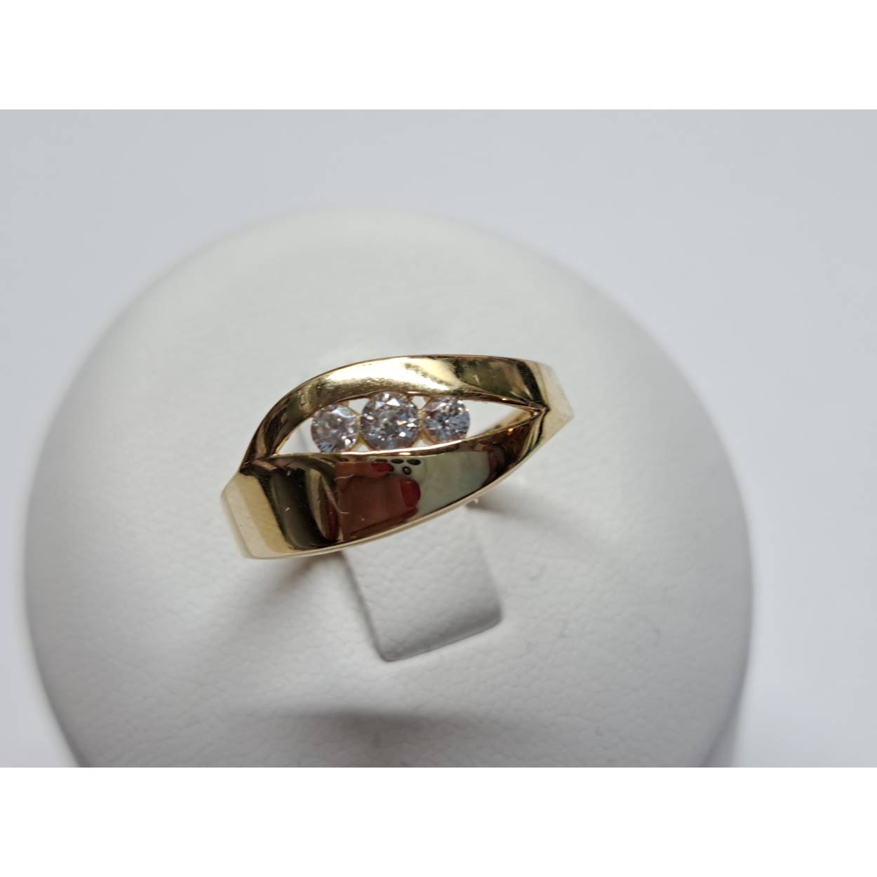 14 Karaat geel gouden ring bezet met briljant geslepen zirkonia.