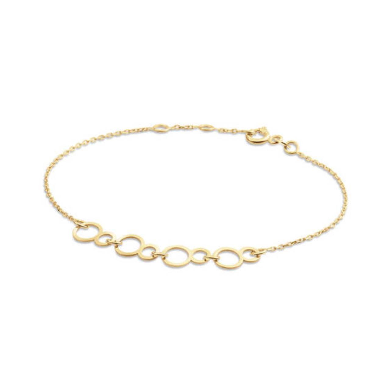De Rialto Bracelet is gemaakt van 14 karaat goud. De vormen van de armband zijn geïnspireerd op de Rialtobrug in Venetië. Combineer met de bijpassende Rialto armband en ga voor de ultieme Jackie look!

Venetian Diary Als je aan een betoverende stad denkt, waar je kunt verdwalen in smalle straatjes en waar gondels je meenemen langs de mooiste gebouwen en architectuur. Waar op iedere hoek iemand spontaan in een serenade kan uitbarsten. Aan welke stad denk je dan? Juist, het Italiaanse Venetië. Mysterieus, betoverend en romantisch. Een stad met elegante grachten, prachtige pleinen en kleurrijke mensen. Een stad waar ik mijn hart aan heb verloren. 

Het merk
Jackie is hét 14 karaat gouden on trend sieradenmerk. De collecties zijn geïnspireerd op de reizen die ik maak, van stedentrips tot exotische oorden. Elk gouden sieraad is helemaal van nu, handgemaakt door Europese goudsmeden en vervaardigd van overwegend gerecycled goud met echte edelstenen en zoetwaterparels. Elke collectie is dan ook met veel liefde en passie samengesteld. Mijn Jackie sieraden zijn de perfecte finishing touch voor iedere outfit!

Specificaties
- Armband
- Materiaal: 14 Karaat - Geelgoud - 585
- Open cirkels
- Totale lengte: 18cm