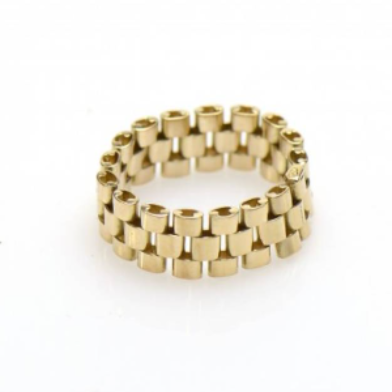 Deze vergulde flexibele schakel ring heeft een stijlvol design met een goed oog voor de details. 

Onze sieraden zijn bijna allemaal handgemaakt. Daardoor zijn bijna alle schakel sieraden die wij aanbieden uniek!

Zilver verguld met 3 micron 18K