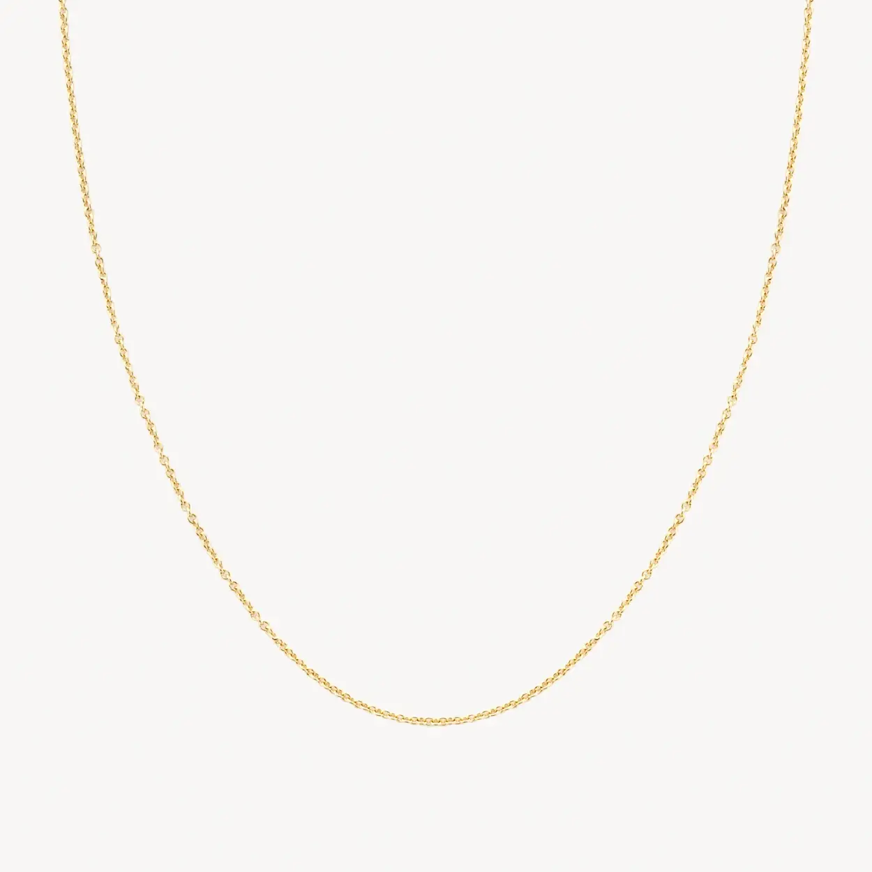 Deze prachtige collier is gemaakt van 14 kt geelgoud en heeft een luxe ankerschakel design. Met een lengte van 42 cm is dit sieraad perfect voor elke gelegenheid. De blush kleur voegt een vleugje elegantie toe aan elke outfit. Draag het solo voor een verfijnde look of combineer het met andere gouden sieraden voor een trendy uitstraling. Maak een statement met deze tijdloze collier!
