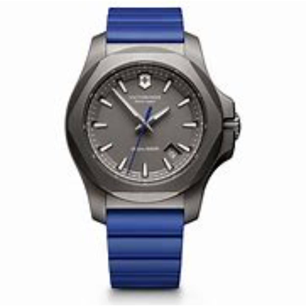 Dit Victorinox INOX horloge is gemaakt van lichtgewicht titanium, het heeft een kastbreedte van 43 mm (zonder de kroon meegemeten) en een horlogeband van natuur rubber. Het horloge komt met een extra kastbeschermer, het is voorzien van saffierglas en wordt aangedreven door een Zwitsers quartz uurwerk. Het horloge heeft datumaanduiding en is duik-waterdicht tot 20 ATM.