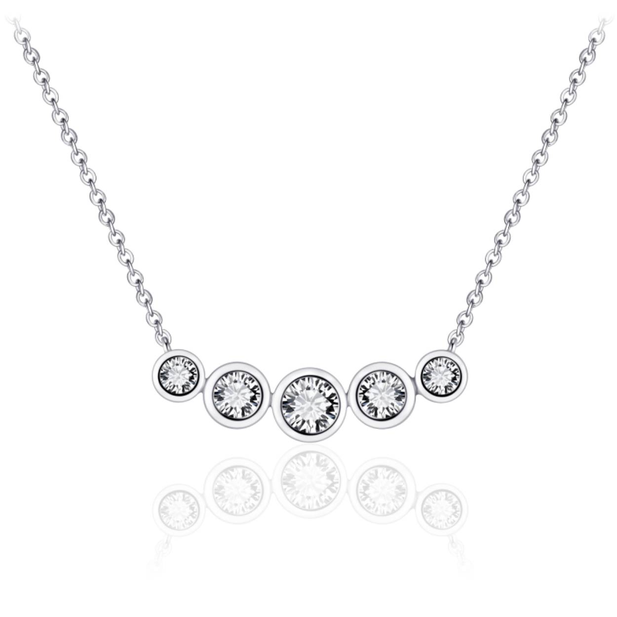 Zilveren collier met in het midden vijf zirkonia's in verschillende groottes. Elke zirkonia is gezet in een ronde zetkast