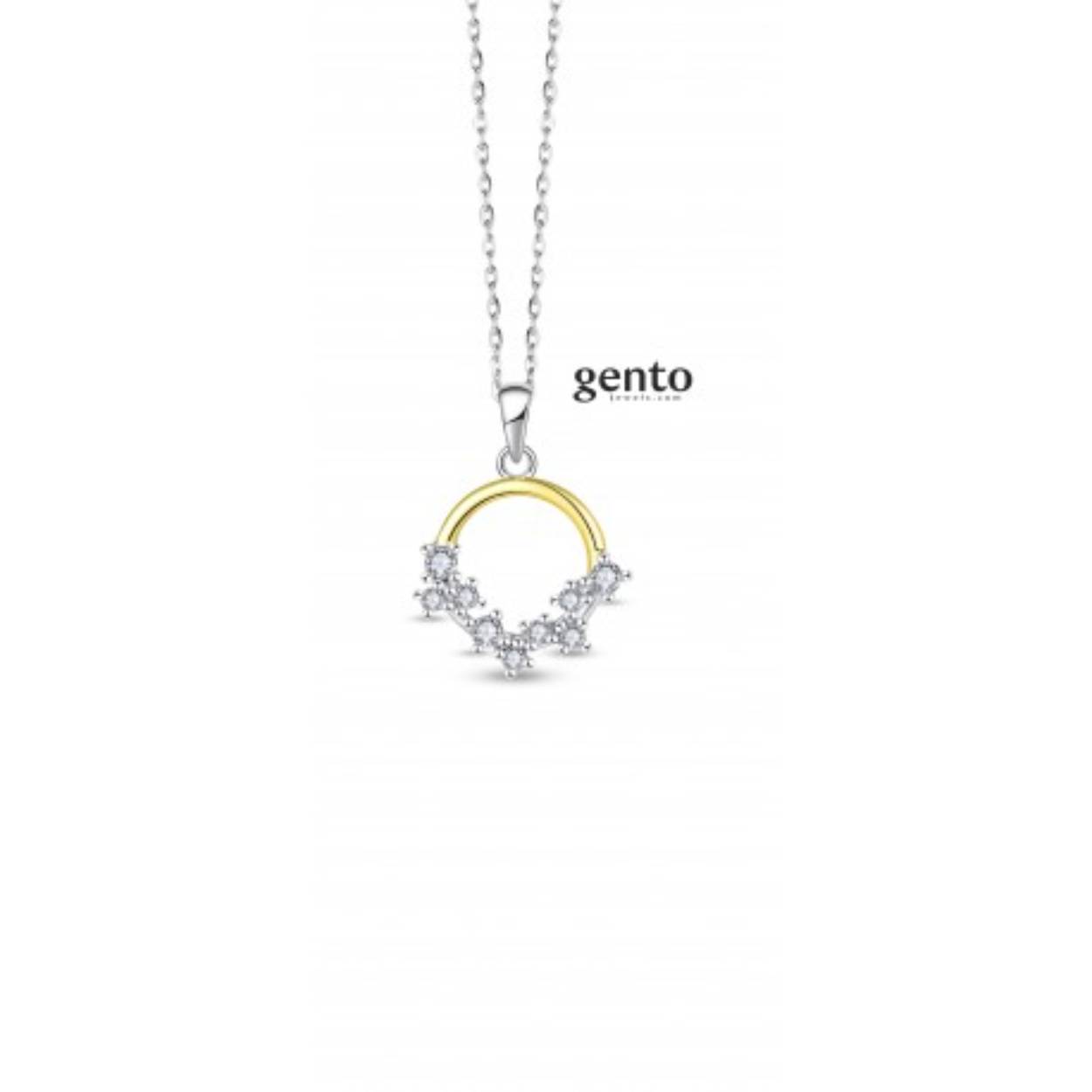 ketting en hanger in zilver met stukken verguld en bezet met zirconium steentjes