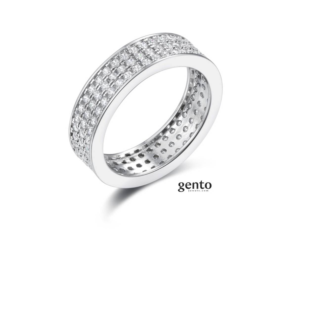 Gento is een Belgisch merk. De Gento zilveren juwelen zijn gemaakt van Sterling zilver 925 met een hoogwaardige rhodium finish. De Gento-juwelen zijn gemaakt van zirkonia van topkwaliteit en zorgen voor een perfecte briljante schittering.

Deze ring met zirconium steentjes is uit de Gento collectie. Deze ring met referentie SR37 is vervaardigd uit zilver 925.