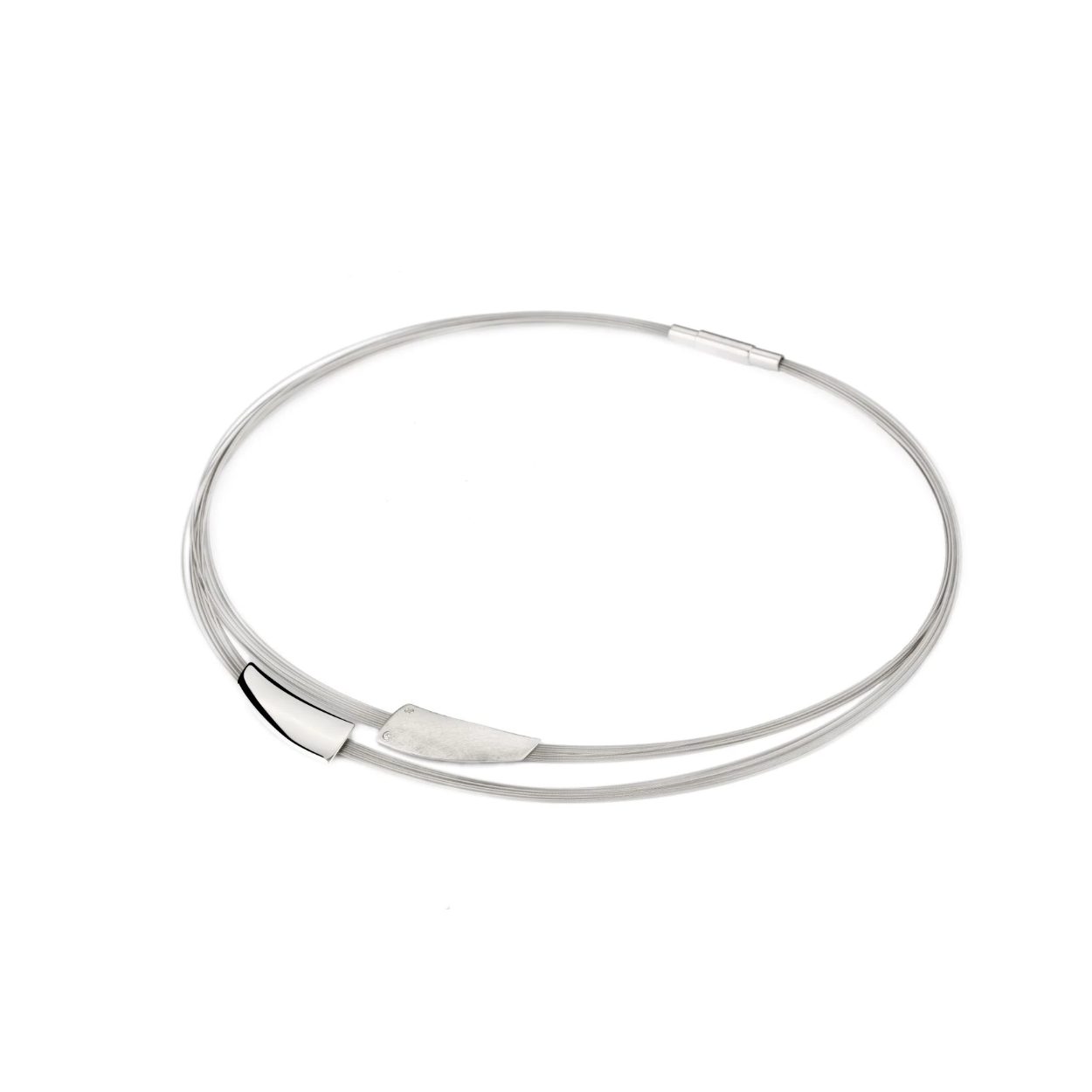 Yo Design Necklace Orion T0961

Lengte Ketting: 43cm (ook op lengte te bestellen)

Elementen: 925 Silver 

Ketting: Steel Wire

Slot: Magneet Slot