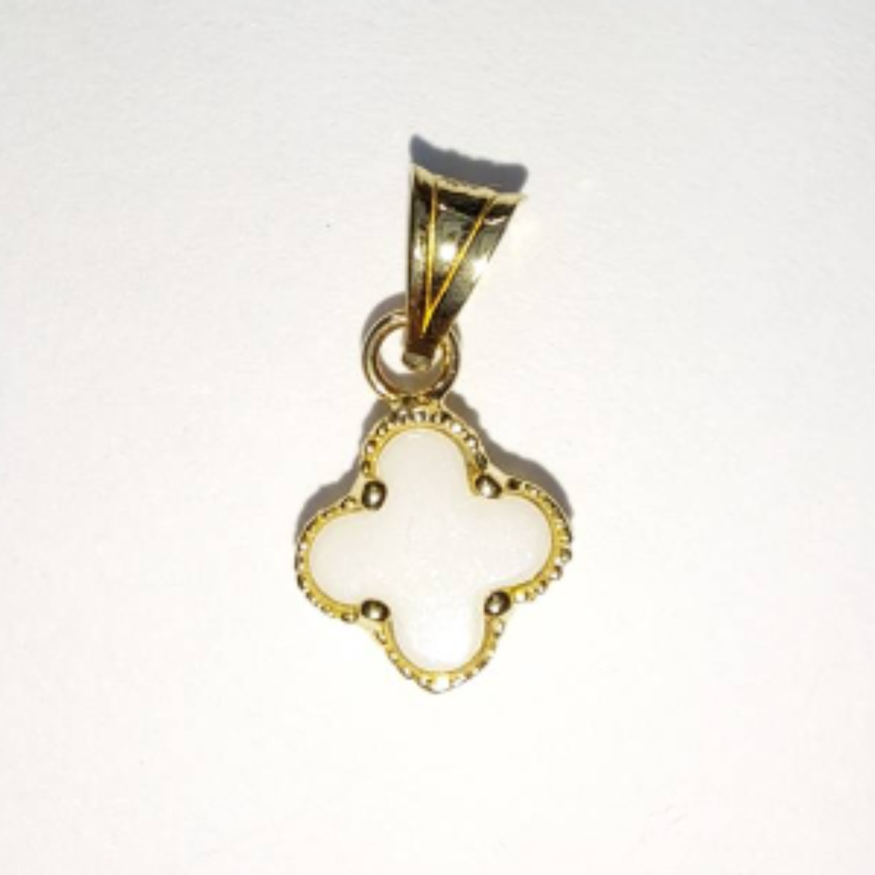 14 Karaat geel gouden hanger klaver vorm wit