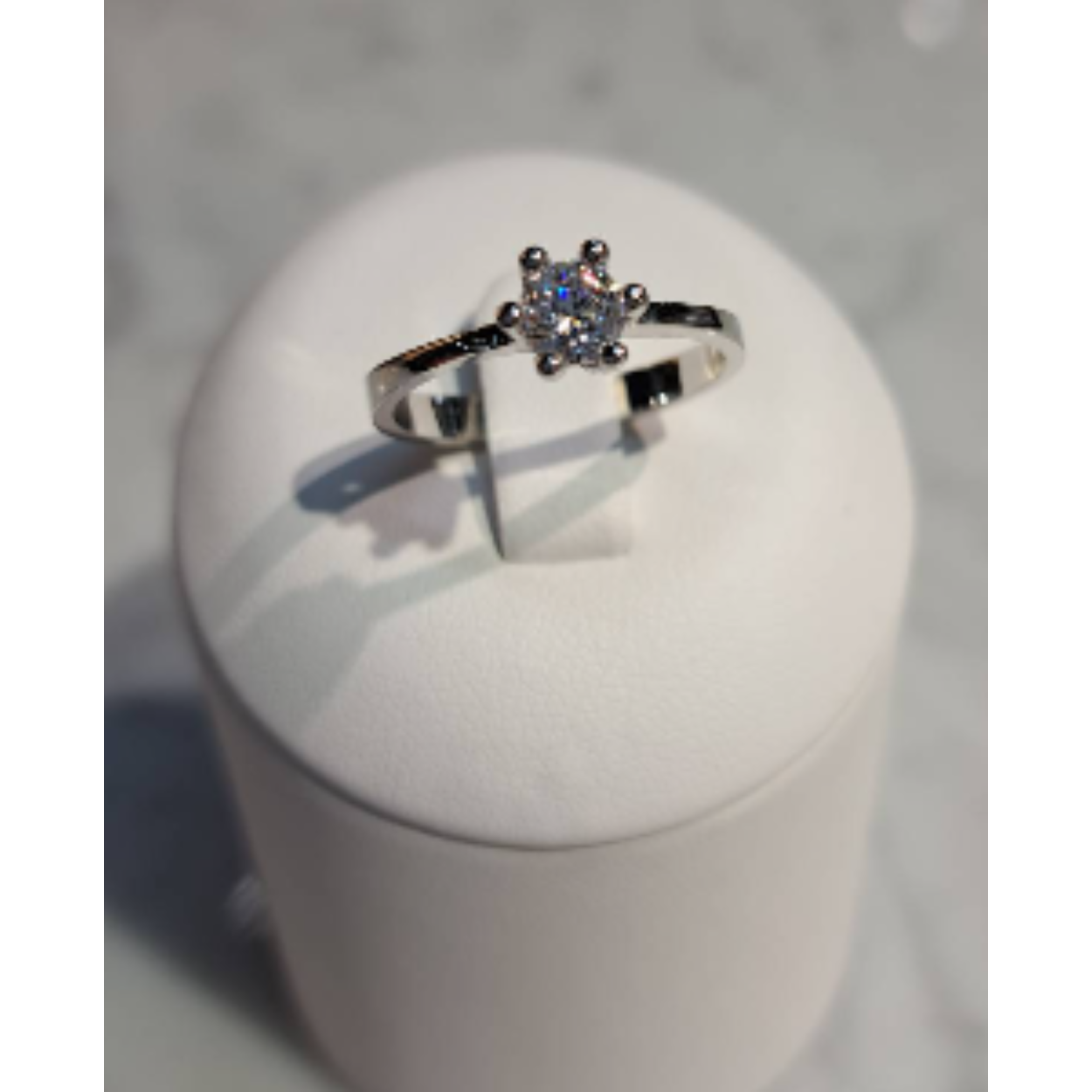 14 Karaat wit gouden ring solitair zirkonia in klauwzetting 