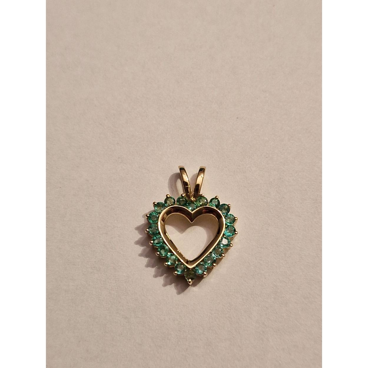 14k geelgouden hart hanger met smaragd