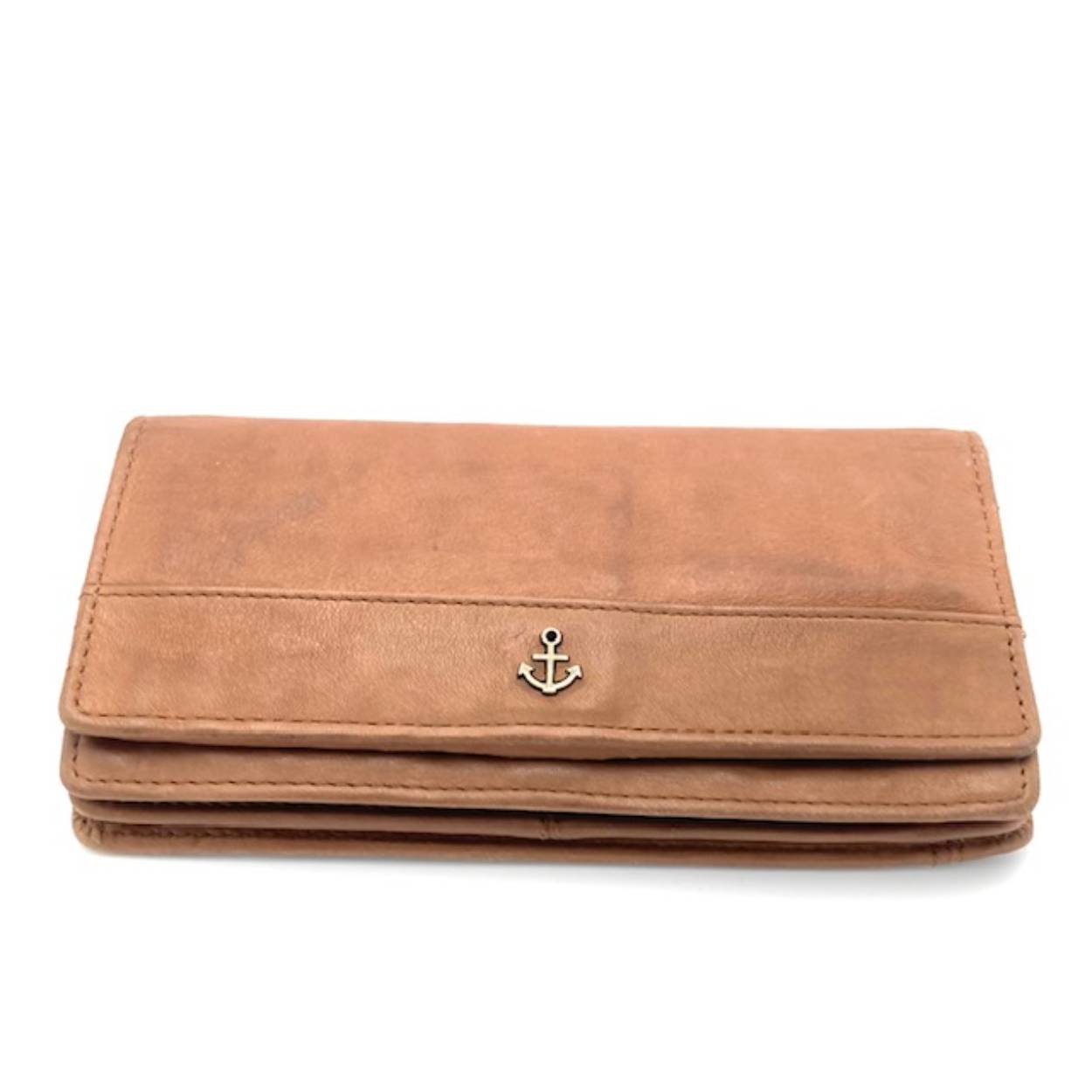 Dames portemonnee geschikt om 14 pasjes individueel op te bergen.
Onder de klep 1 binnenrits en 2 steekvakken.
Achterzijde is tevens voorzien van een rits.

Afmetingen:
Hoogte 10cm x breed 19cm x diep 1.5cm -3cm