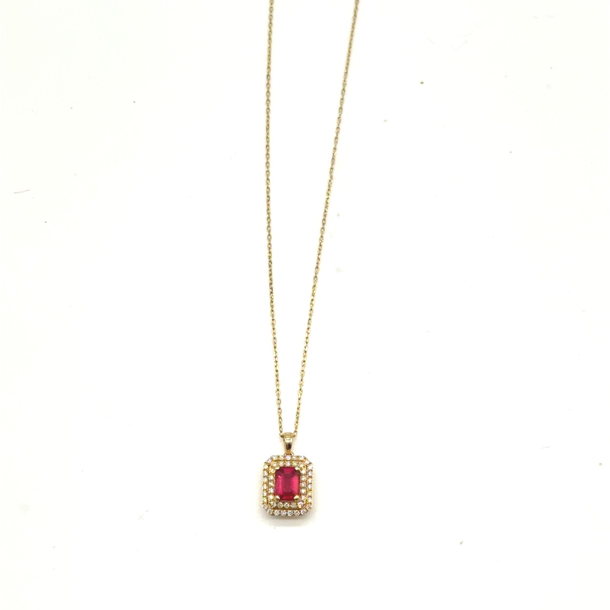 14k geelgouden diamanten collier met 0.83 caraat natuur robijn steen. 