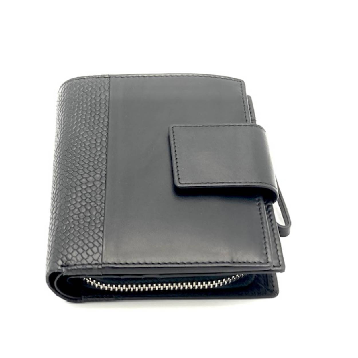 Esquire zacht lederen dames portemonnee.
geschikt voor briefgeld, 12 pasjes en muntgeld.

Afmetingen:
Hoogte 12cm x breed 9cm x diep 2.5cm