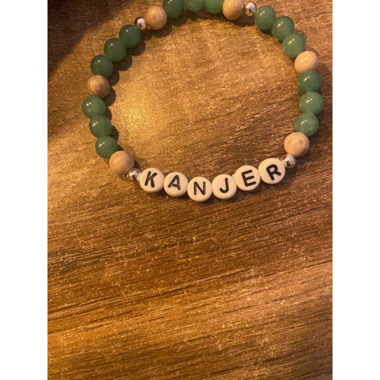 Focus on You armbandje.
natuurstenen met zilveren balletjes en met een fief tekstje.
leuk om te geven en waardevol om te krijgen.