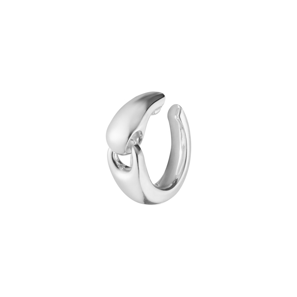 This sterling silver ear cuff adds a powerful touch to any stack. Featuring the Reflect collection's signature link design, the piece is crafted to comfortably sit on the ear without requiring a piercing.