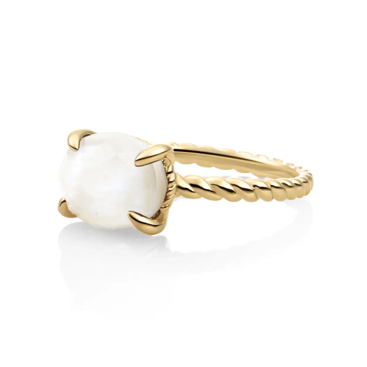 Kenmerkend voor de Twist ringen zijn de ronde vormen en het bekende Twist patroon in de ring. Omdat onze gouden ringen gemaakt zijn van 9 karaat goud, zullen de gouden ringen niet verkleuren. Ze zijn gemaakt van écht goud. De Mother of Pearl Twist ring is een gouden ring met ovale steen van Parel edelsteen.