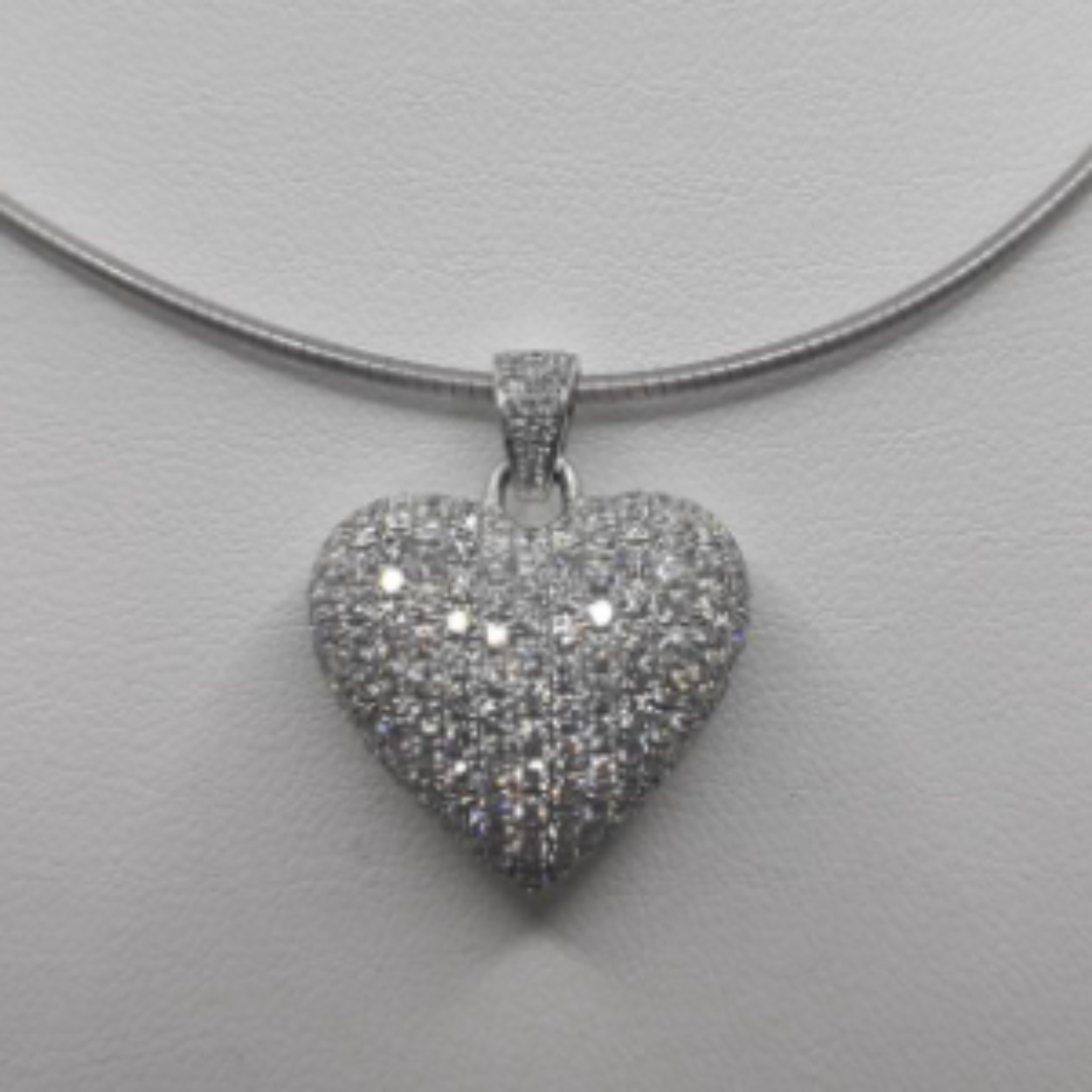 Wit gouden hanger met diamanten 3 caraat