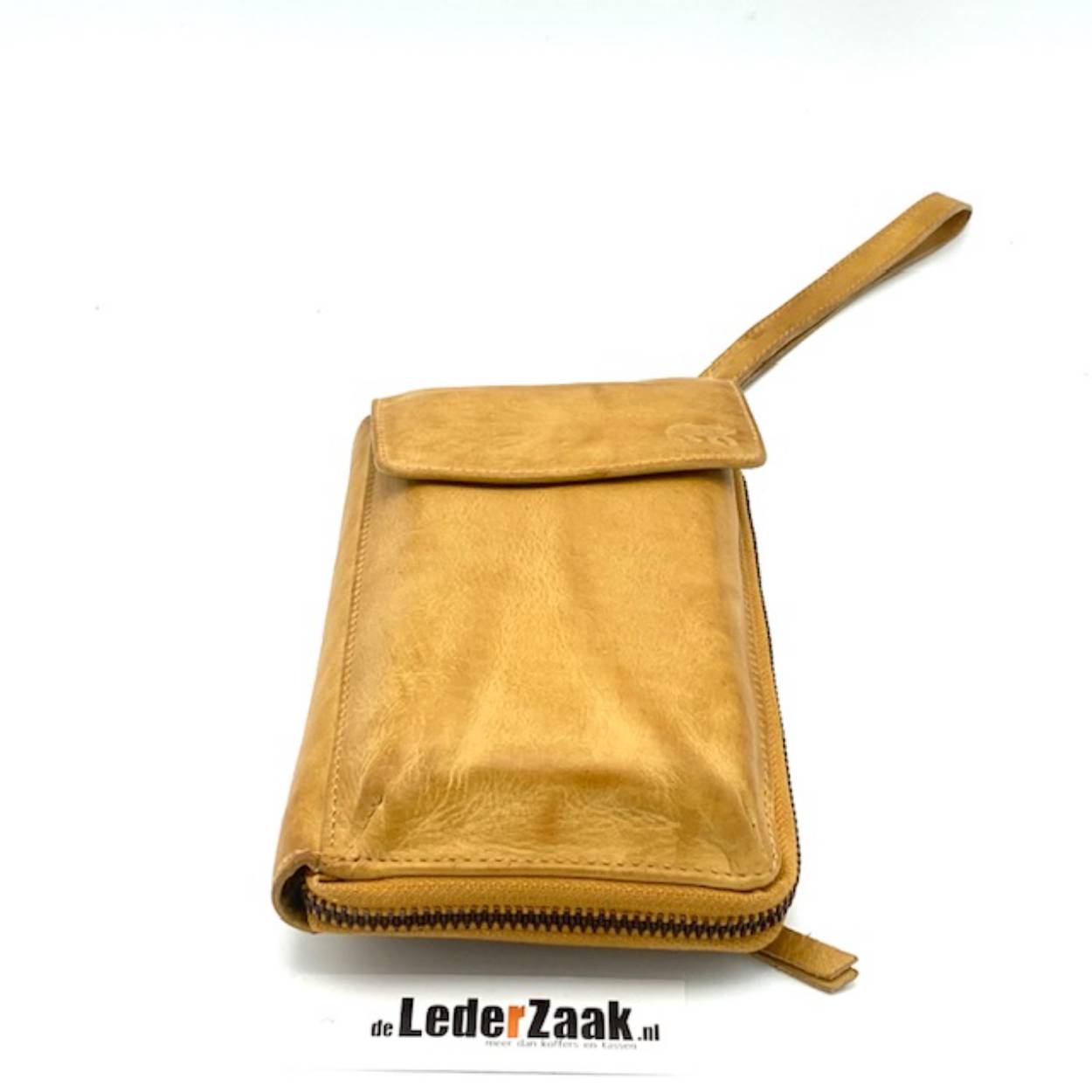Uitgebreide telefoontas welke snel en gemakkelijk is mee te nemen.
Als Clutch of met de lange, afneembare en verstelbare schouderriem.
Het tasje is ook geschikt als portemonnee. Onder de hoofdrits kunt u 8 kaarten opbergen, zit een middenrits voor muntjes en diverse steekvakken. Aan de achterzijde bevindt zich een rits voor bv kleingeld.
De unieke kleuren maken het geheel geschikt als passende accessoire.

Afmetingen:
Hoogte 21cm x breed 11cm x diep 4.5cm