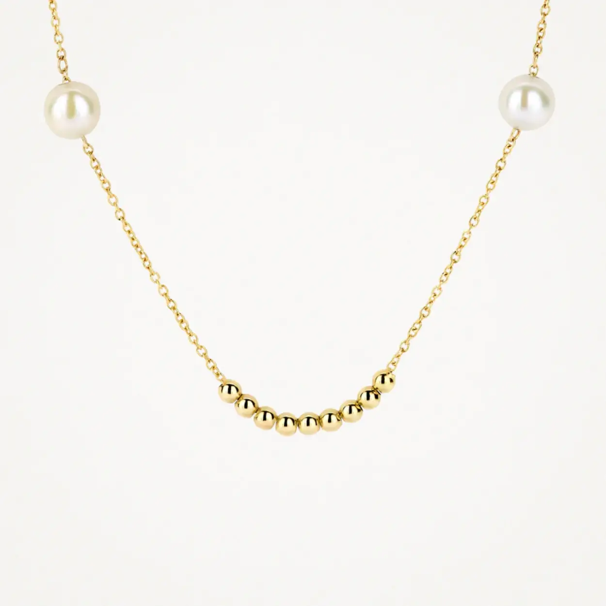 Parels, gouden bolletjes en ankerschakels geven dit 14k geelgouden collier een geraffineerde uitstraling. De lengte is 42 cm en het collier heeft een veerringsluiting. 