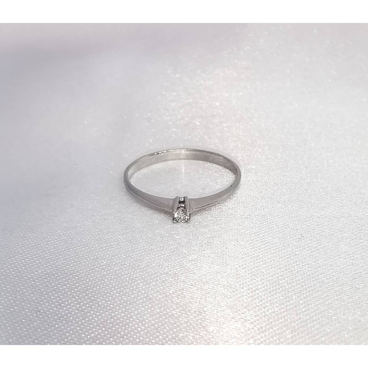 soort: Diamant
slijpvorm: briljant
karaat: 0.05
Helderheid: VS2
kleur: G
aantal: 1