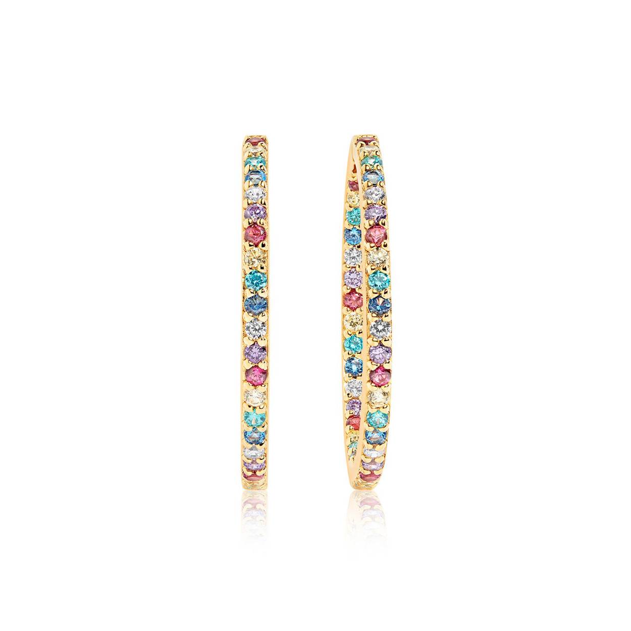 Sif Jakobs Bovaline multicolor 18 karaat verguld zilveren oorringen bezet met een regenboog aan zirkonia. Vrolijke, luxe oorringen aan de buitenzijde bezet met gekleurde zirkonia maar ook aan de binnenkant aan de achterkant. Dit geeft een heel mooi effect! De 1e gehalte zilveren oorringen hebben een diameter van 35 mm.

SJ-E1790-XCZ-YG