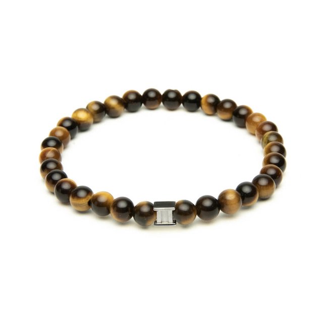 De Gemini 6mm Tiger Eye herenarmband bestaat uit hoogwaardige, kleinere Tiger Eye kralen. Deze stenen armband zorgt voor een stijlvolle maar edgy look die je outfit naar een nieuw niveau tilt. U kunt een Gemini Gemini stenen armband gemakkelijk herkennen aan het roestvrijstalen Gemini logo. De Gem-serie bestaat uit 12 verschillende kleuren. De natuursteen Tiger Eye - uit Zuid-Afrika - is een variant op kwarts en staat bekend om zijn intense gouden en bruine kleurlagen. Het is een bloedversterker, die de kracht en vitaliteit verbetert. - Maat L = 21 cm
