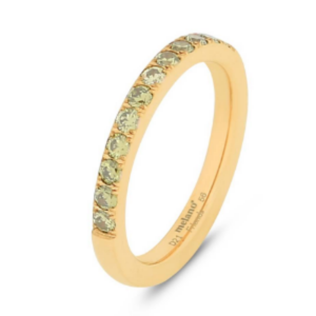 De ring is een bredere variant van onze bekende Sadé CZ ring en is er in drie verschillende subtiele tinten zirkonia. De Saddy ring is 2,5 mm breed en is verkrijgbaar in een zilver-, rose goud- of goudkleurige plating.