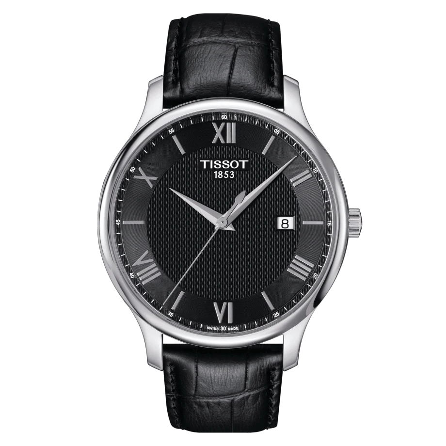 De serie Tissot Tradition geeft de hedendaagse moderne horlogemakerij een vleug van nostalgie en kenmerkt de technologie van nu door een vintage design.
De hightech werking is perfect in evenwicht met de klassieke details en de subtiele retro-look.
Afgemaakt door design elementen zoals guilloche decoratie en een zacht gebogen horlogekast.
De Tissot Tradition belooft dragers eindeloze uren nauwkeurigheid.
