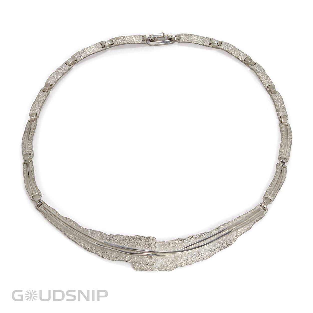 Uniek collier, ontworpen en gemaakt in ons eigen atelier.