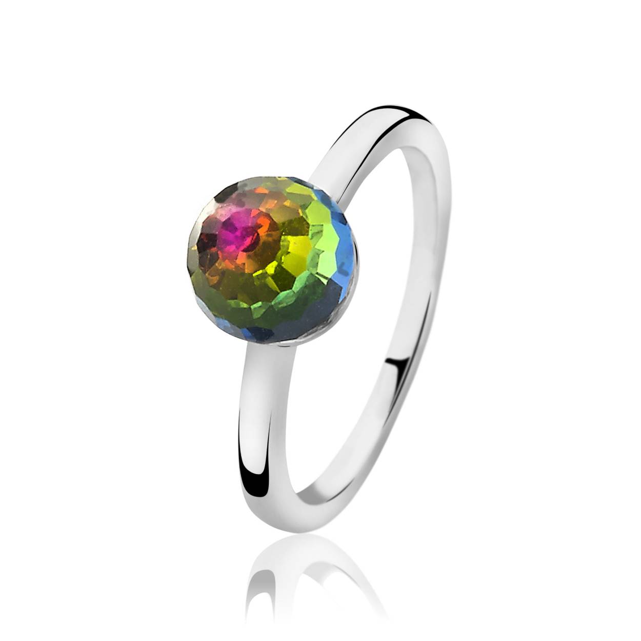 ZINZI zilveren ring met 8mm ronde grote multi-color Swarovski crystal. Dit crystal van Swarovski is uniek door de vele facetten en neemt steeds een andere kleur aan, afhankelijk van het lichteffect. De ring is vervaardigd van eerste gehalte zilver (925) en met extra rodiumlaag voor mooie glans.