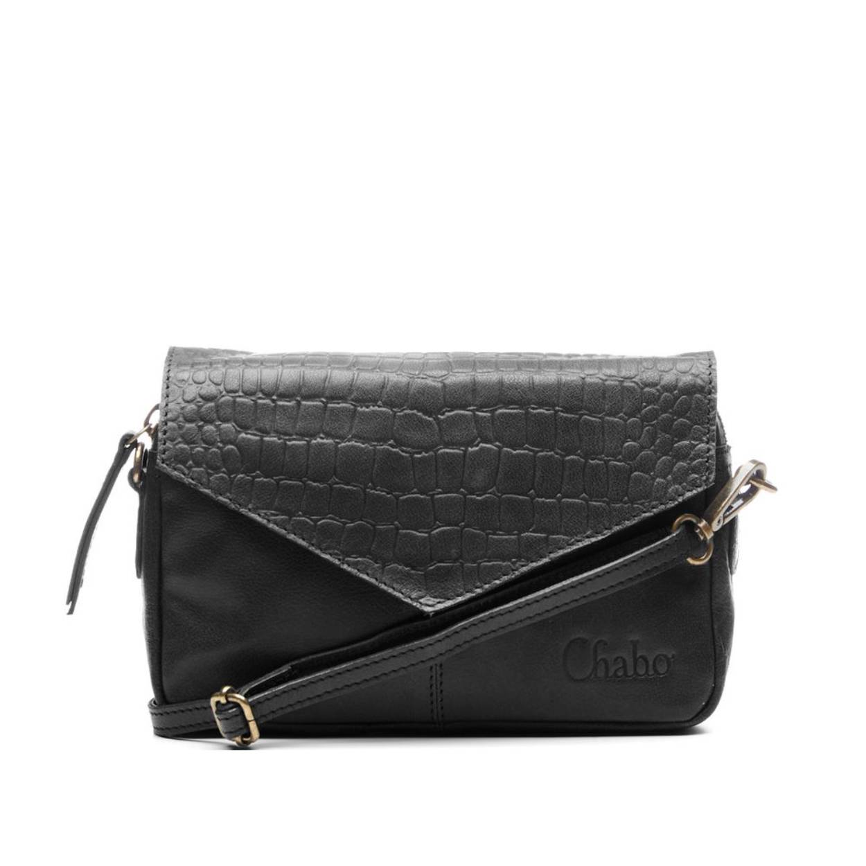 Handig formaat Chabo met envelop flap met croco print. De Rio Romy heeft een envelop flap welke sluit d.m.v. een magneetsluiting. Onder de flap heeft hij een rits- en een insteekvak voorop en aan de binnenzijde heeft hij een extra zijvak met rits. De Romy wordt geleverd met een lange verstelbare, afneembare schouderband. De Rio Romy is onderdeel van onze &ldquo;firm ox bags&rdquo; serie, deze ox bags kenmerken zich door volnerf stevig en tegelijkertijd soepel leer. De Chabo &rsquo;s worden met zorg op een plantaardige manier gelooid en gekleurd, zonder het gebruik van schadelijke stoffen.

Schouderband:
Afneembaar & Verstelbaar
Leersoort:
Brushed Nickle
Sluiting:
Ritssluiting
afmeting:
21 x 14 x 4 cm