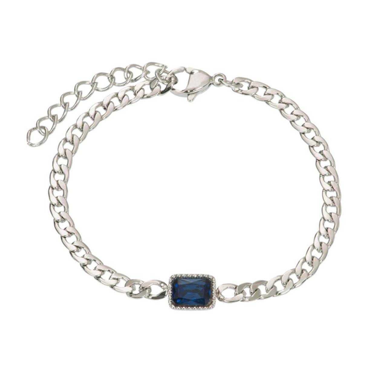 De iXXXi armband Classic Miracle Blue is gemaakt van stainless steel. De bracelet bestaat uit een fijne, platte schakel en is voorzien van een langwerpige zirconia steen in de kleur blauw. De zilverkleurige iXXXi armband Classic Miracle Blue heeft een lengte van 16 - 19 centimeter. Mix en match met meerdere zilverkleurige iXXXi armbanden uit onze collectie en maak zo jouw 'armparty' compleet.