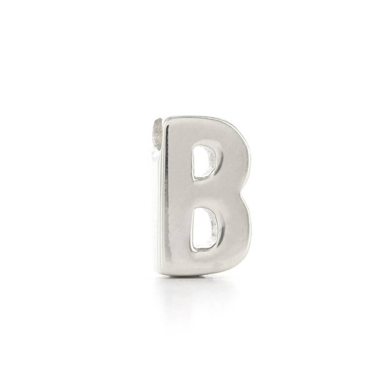Voor deze hanger heb je een Imotionals ketting nodig. Imotionals kettingen hebben een klein oogje dat door de hanger past.

De collectie hangers en bedels van Imotionals bestaan uit initialen en symbolen. Kies je collier en bedel(s) naar keuze en creëer zo je gepersonaliseerde Necklace.  Je schuif de bedel aan het collier, de lengte kun je zelf bepalen, en hoe leuk is is om 2 of 3 lengtes samen te dragen. Creëer your own Necklace Party.

Imotionals is een zilveren sieradenlijn bestaande uit dunne colliers en hangertjes, het laatste in de vorm van initialen en symbolen. waarmee je door middel van colliers, initialen en symbolen expressie geeft aan jou gevoelens of gedachten.

Een letter sieraad zorgt ervoor dat je jouw look een persoonlijke touch kan geven. Kies voor je eigen letter of de letter van je beste vriendin, vriend, moeder of iemand anders die je dierbaar is. Je kunt er zelfs een hele naam aan hangen, met bijvoorbeeld een hartje of sterretje symbool voor extra betekenis. Ook mega leuk om te geven als cadeautje. Get it before it's gone!