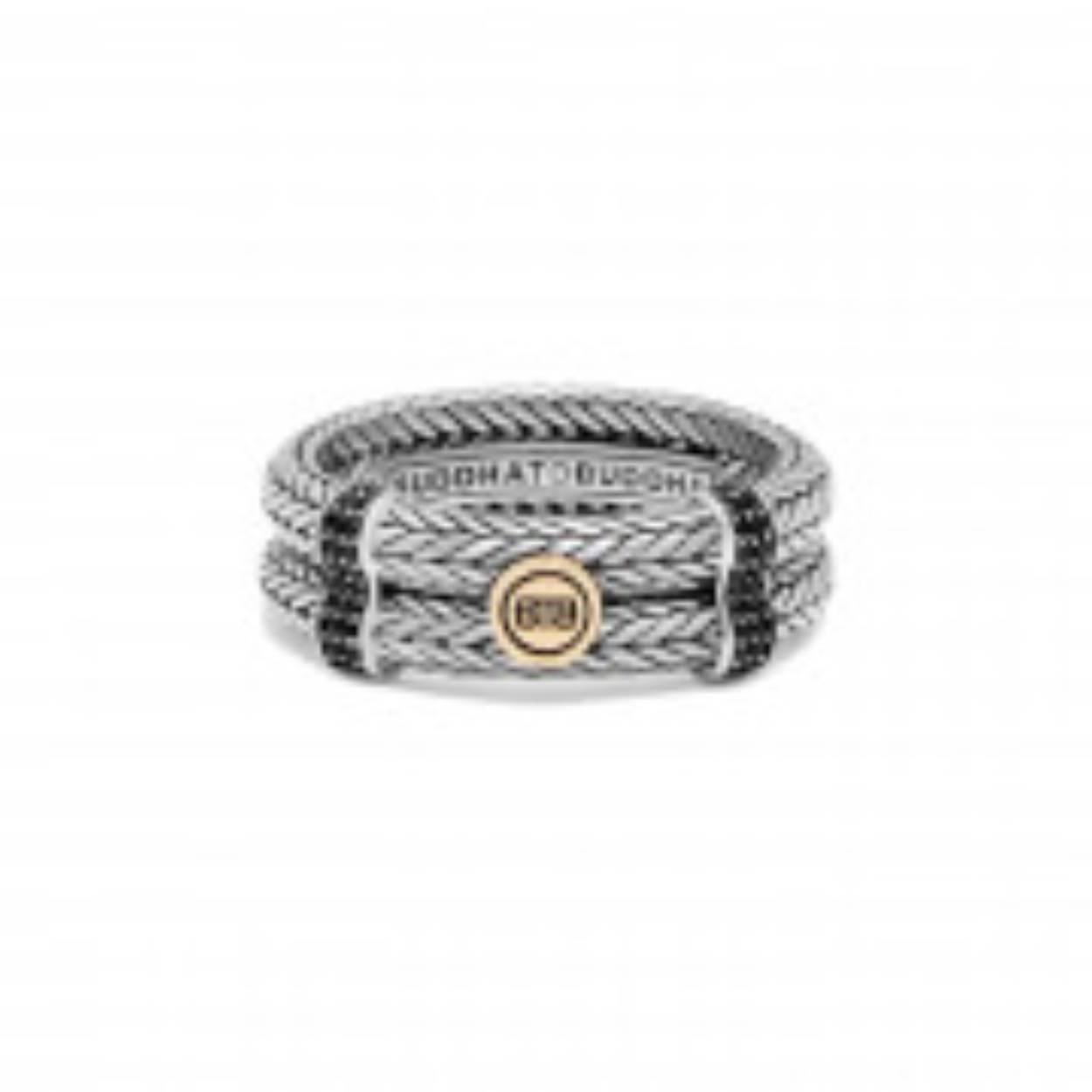 Deze nieuwe Ellen ring is een prachtige combinatie van zilver, zwart en goud. De basis is het bekende gevlochten Ellen design met als eyecatcher een 14 karaat gouden logo en spinel stenen. De ring is een genummerd limited edition en valt onder de bredere ringen. 