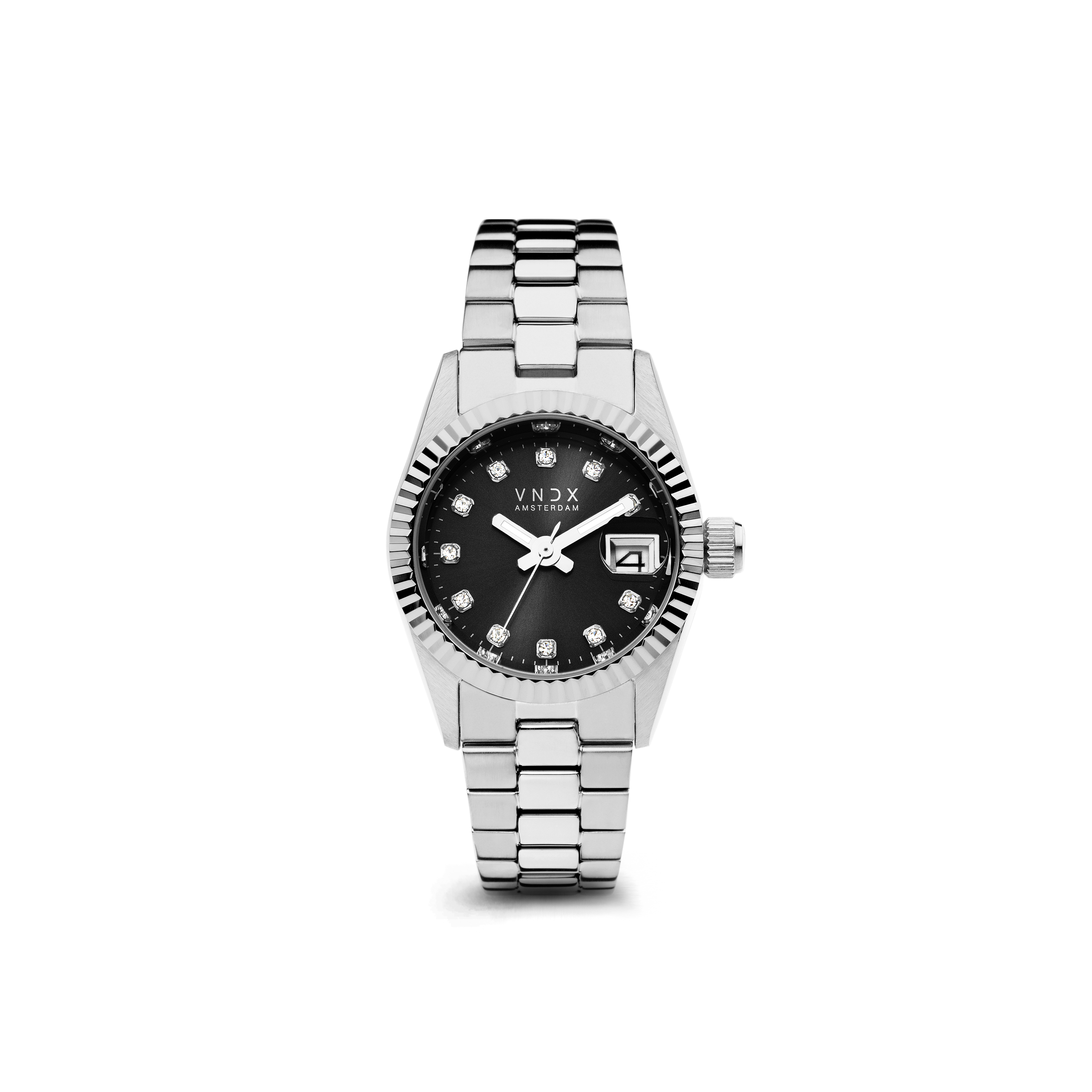 De Dare Devil XS Zilver Zwart, het meest gedetailleerde horloge van VNDX Amsterdam. Haar subtiele kast van 26 mm maakt haar een perfect accessoire om te combineren met je favoriete sieraden. Haar elegante roestvrijstalen schakelband zorgt ervoor dat je Dare Devil eenvoudig op maat te maken is. 

De schitterende zwarte wijzerplaat sprankelt net als jij, de index van Swarovski steentjes laat je zien hoe GROOT, klein kan zijn! Naast de sprankelende Swarovski steentjes is de Dare Devil voorzien van een datumaanduiding, zo ben je nooit te laat voor een feestje, afspraak of deadline.

Ben jij graag actief in de nachtelijke uurtjes? Zelfs dan is de Dare Devil het perfecte horloge. Ze is voorzien van lichtgevende wijzers, dit zorgt voor een “Glow in the dark” effect. Zo zorgt je Dare Devil ervoor dat jij Never too late bent!

Wees jezelf, Creer je eigen stijl en kies je eigen pad! Just be a Dare Devil, It’s Never Too Late!