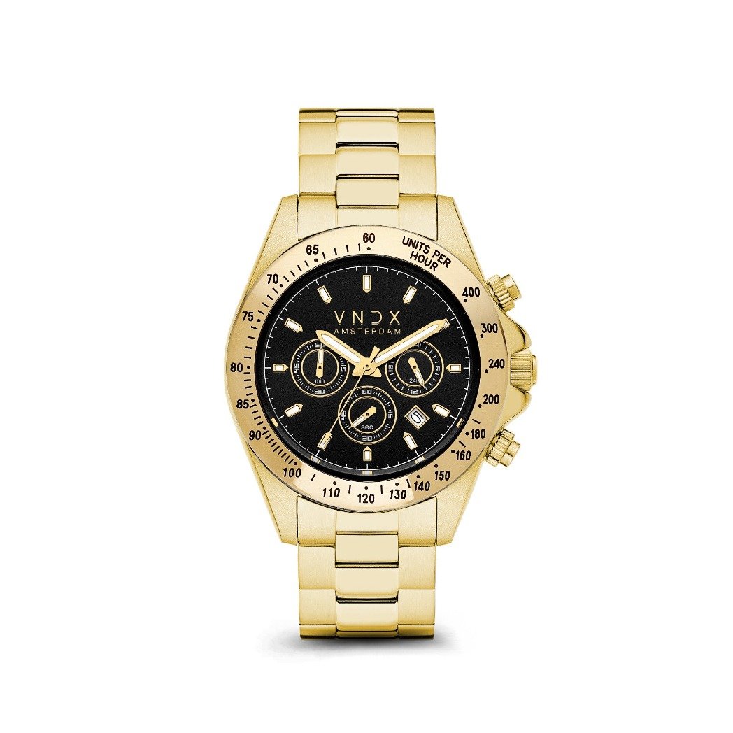 De Dark DJ Goud, het horloge dat samen met jou het ritme van je leven bepaald. De massief gouden kast met de gedetailleerde gouden lunette vormen de kast van je Dark DJ. In 42 mm diameter kast zit een sterk uurwerk voorzien van een chronograaf.

De klassieke zwarte wijzerplaat is voorzien van een stopwatch, 24-uurs klok en een datum aanduiding. Zo ben jij nooit te laat voor het Amsterdamse nachtleven. Wanneer je tot in de nachtelijke uurtjes te vinden bent op de mooiste feestjes, zorgt de wijzerplaat er met zijn lichtgevende wijzers voor, dat je ook in het donker de DJ bent van je eigen tijd.