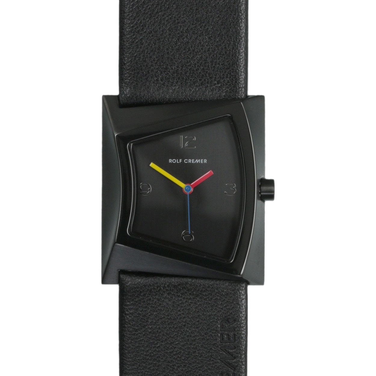 Een stalen horloge met zwart leren band.