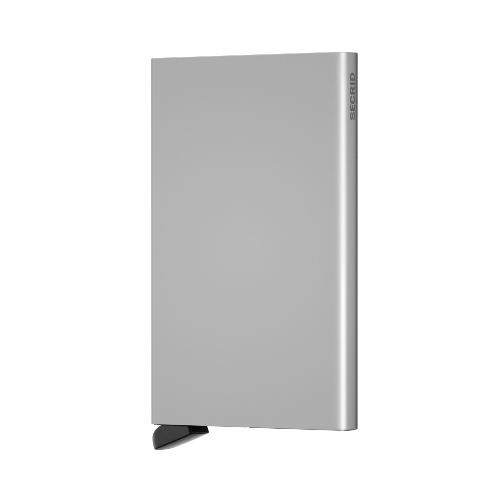 De Cardprotector is het hart van de collectie en onze meest minimalistische wallet. Het gepatenteerde mechanisme geeft met één simpele beweging toegang tot je kaarten: klaar voor gebruik. De aluminium behuizing beschermt de kaarten tegen buigen, breken en ongewenste draadloze communicatie.
Draagt
4 verdikte of 6 platte kaarten
Afmetingen en gewicht
63 x 102 x 8 mm
48 g