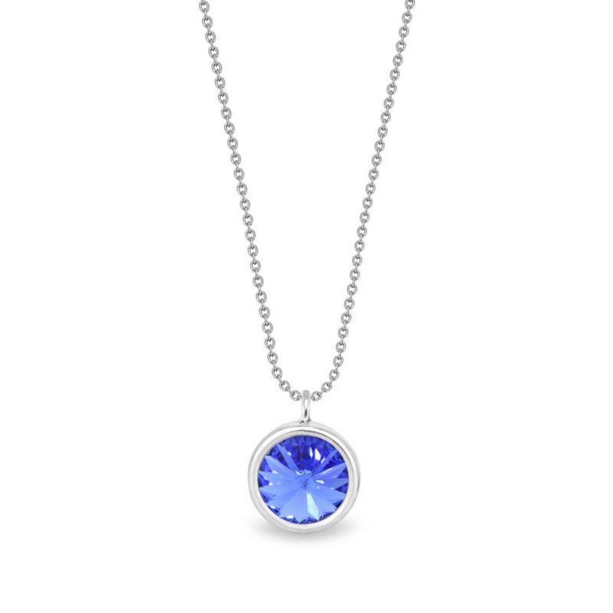 Maak je looks compleet met deze prachtige Birthday Necklace van SPARK Jewelry voor dames. De kleur Saffier staat voor de maand September.

Mooie zilveren anker schakel ketting met zilveren hanger met een blauw, facetgeslepen Swarovski kristal (ø6mm) waar achter een rond zilveren plaatje zit. Aan het einde van de ketting hangt blauwe facetgeslepen Swarovski kristal.
De necklace is gemaakt van 925 sterling zilver. Om een mooie glans te behouden zijn alle sieraden van Spark gerhodineerd.

Maak je look helemaal af door te combineren met de Earrings. Spark Small Candy Birthday Studs Saffier K1122SS29S