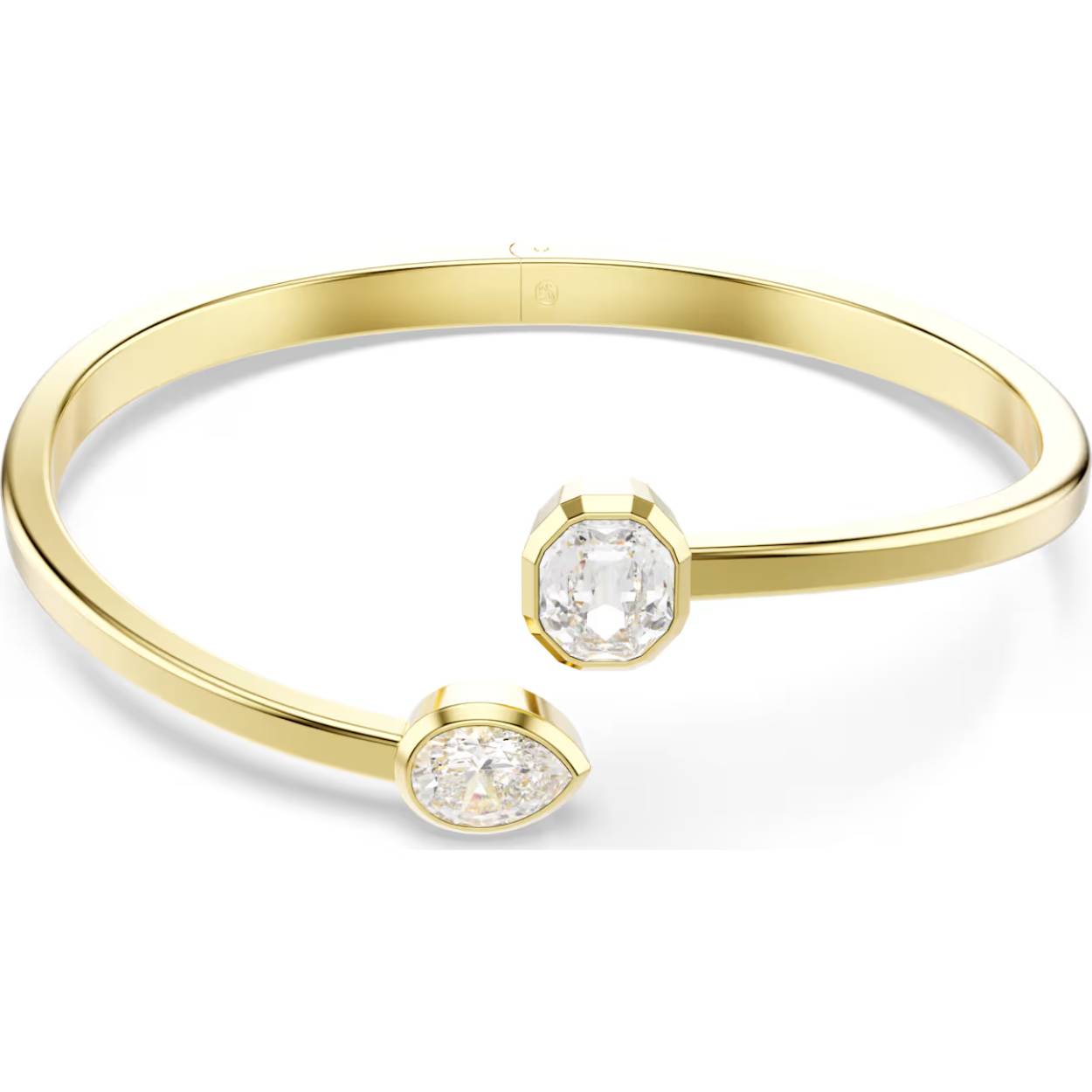 Deze stralende Imber-armband combineert klassieke stijl met een moderne touch en is gemaakt om in de schijnwerpers te staan. Het open ontwerp heeft een goudkleurige toplaag en is voorzien van Swarovski Zirkonia in de Pear- en Octagon-slijpvorm in een moderne bezelzetting. De perfecte manier om elke outfit een vleugje luxe te geven die moeiteloos combineert met een paar bijpassende oorbellen uit dezelfde collectie.